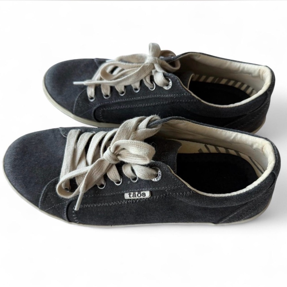 Taos Star Women’s Canvas Sneaker (9W)